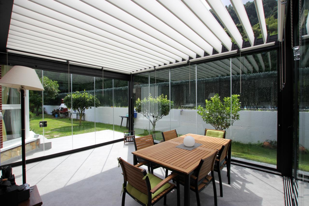 Cerramiento de cristal realizado por Akrista