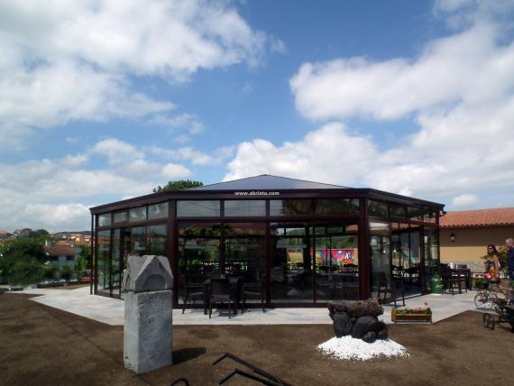 Pergola octogonal para restaurante, nuevo proyecto de Akrista