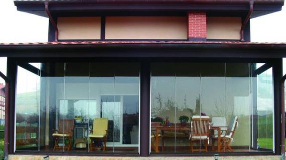 Cerramientos para porches, pergolas y áticos Cerramientos para porches, pergolas y áticos