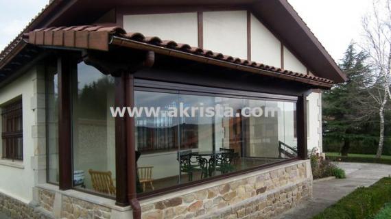 Sistema SF25: Cortinas  de cristal sin marcos.